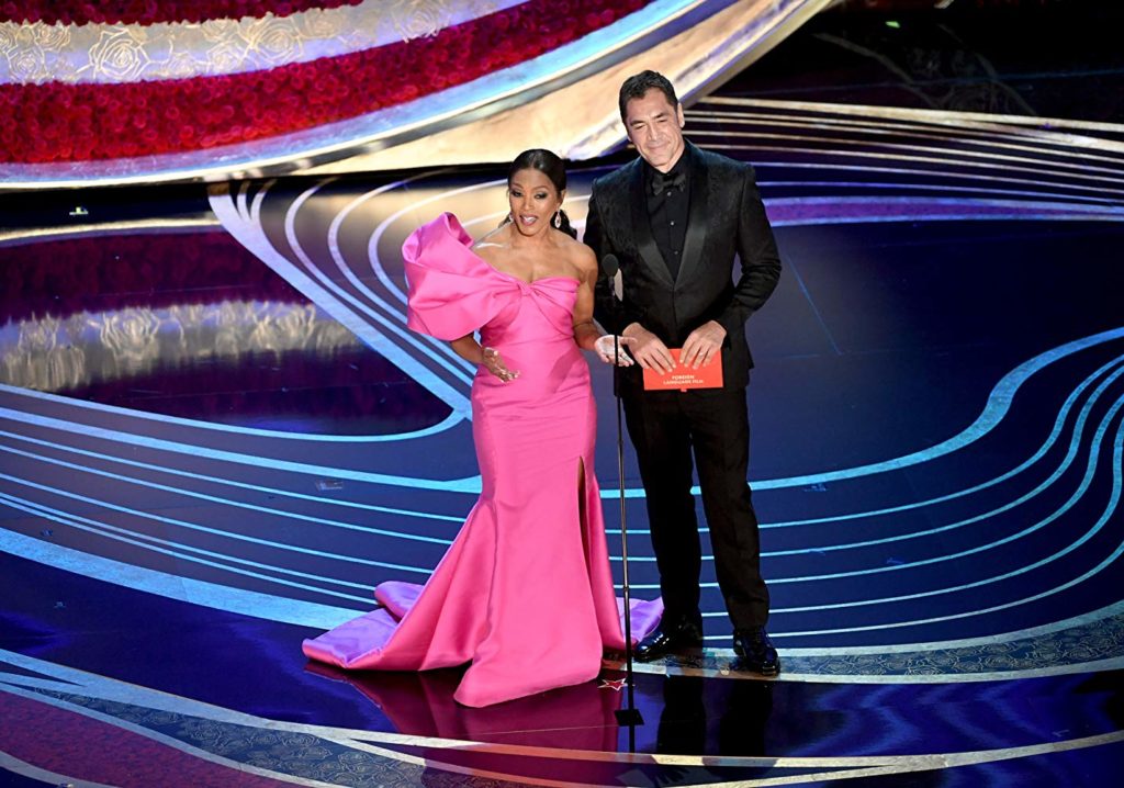Angela Bassett e Javier Bardem no Oscar 2019