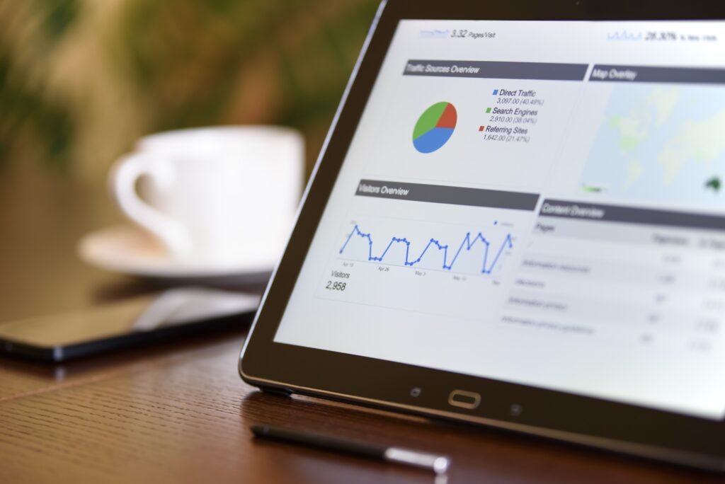 Agência de performance acompanhando o caminho entre alcance, clique, conversão e venda