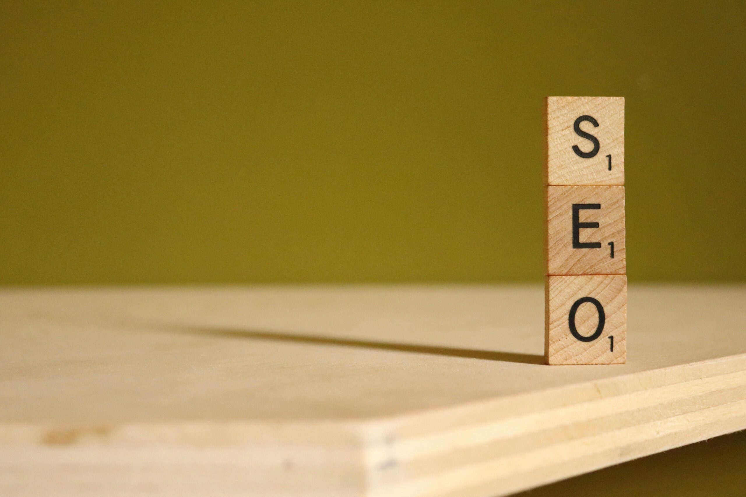 Agência de SEO conectando busca orgânica, páginas do site, oportunidades comerciais e vendas